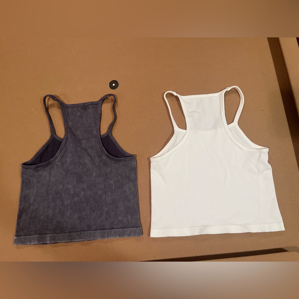 Tank tops - Picture 2 of 2